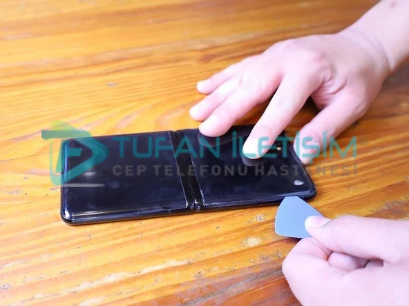 Samsung Galaxy Z Flip 1 Ön Ekran Değişimi - Görsel 3