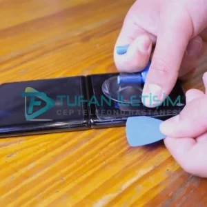 Samsung Galaxy Z Flip 2 Küçük Ön Cam Değişimi