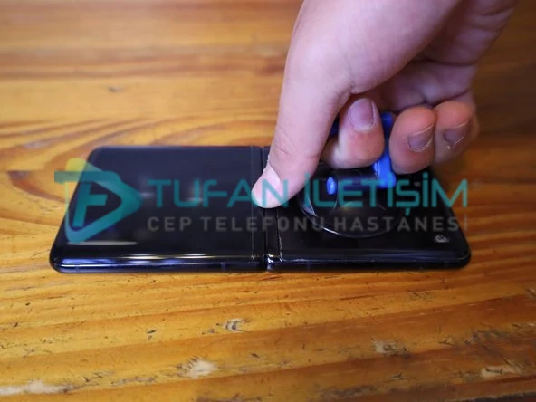 Samsung Galaxy Z Flip 2 Ön Ekran Değişimi