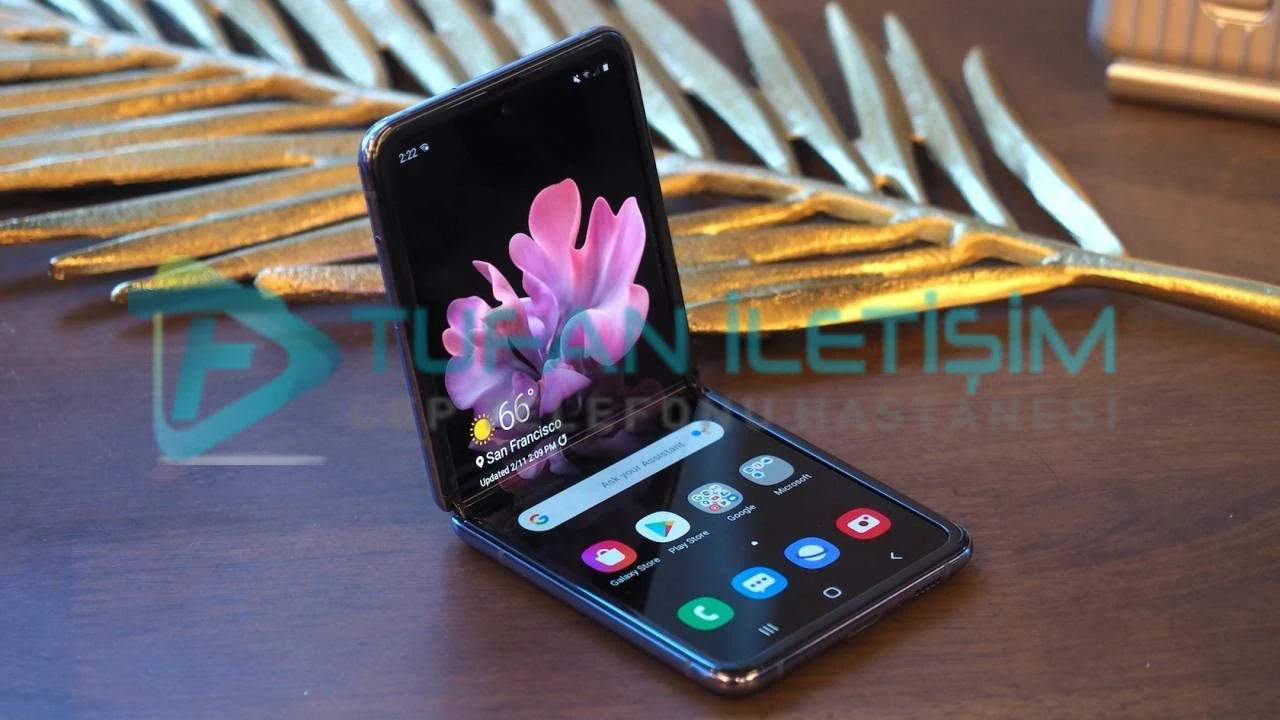 Samsung Galaxy Z Flip 3 Küçük Ön Ekran Değişimi - Görsel 3