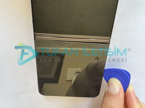 Samsung Galaxy Z Flip 5 Küçük Ön Cam Değişimi - Görsel 3