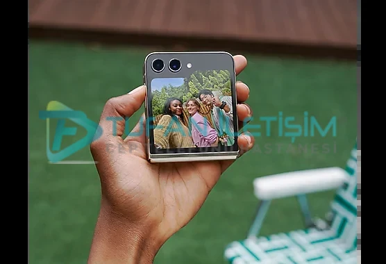 Samsung Galaxy Z Flip 5 Küçük Ön Cam Değişimi - Görsel 4