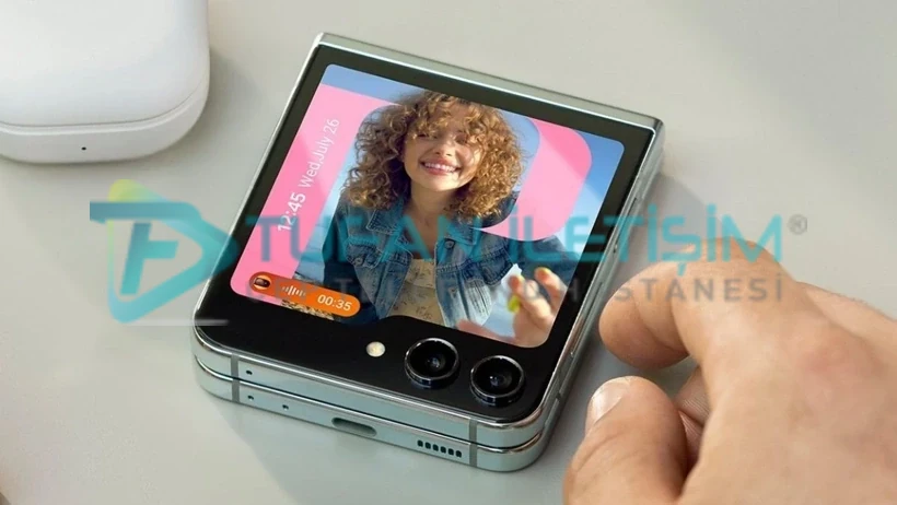 Samsung Galaxy Z Flip 6 Küçük Ön Cam Değişimi - Görsel 2